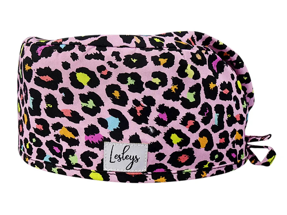 Stoff OP Haube aus Baumwolle Rosa Leopard. Bunte OP Muetze fuer Damen und Herren