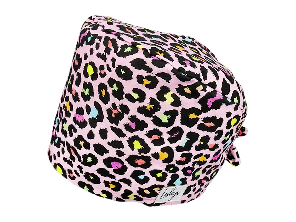 Stoff OP Haube aus Baumwolle Rosa Leopard. Bunte OP Muetze fuer Damen und Herren