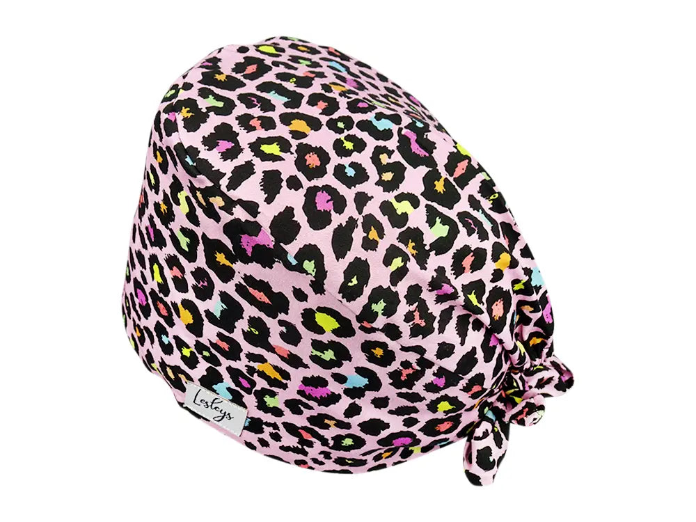 Stoff OP Haube aus Baumwolle Rosa Leopard. Bunte OP Muetze fuer Damen und Herren